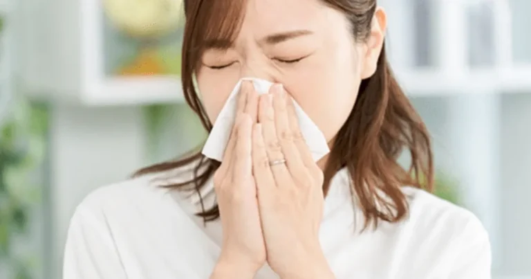 평소 코 자주 후비는 사람들 “뇌에 이 문제” 생겨서 병원에 실려가게 됩니다.