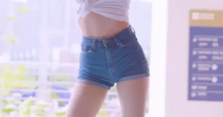 묶은 흰티 청 반바지 김나연 치어리더