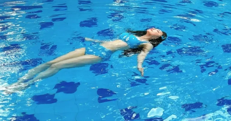 강예빈, ‘옥타곤걸’ 출신 핫 보디 여전하네…마나도 백배 즐기는 근황 포착