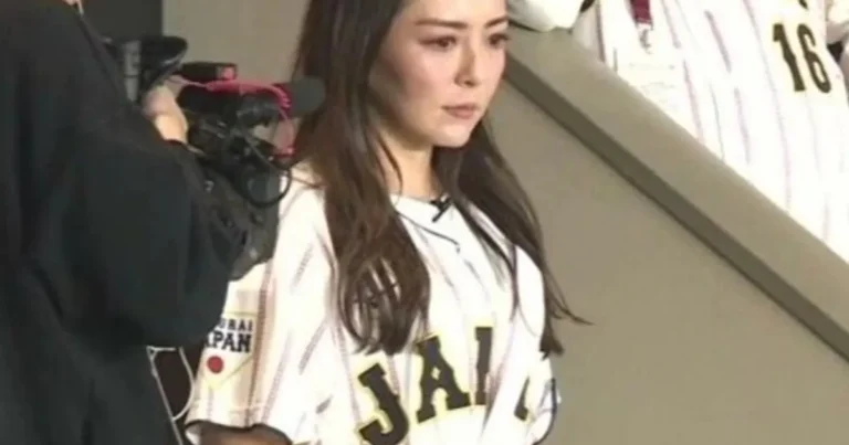 기쿠치 유세이, 한일전 선발 등판 속 미모의 아내 화제… “전직 모델 겸 리포터 루미 관전”