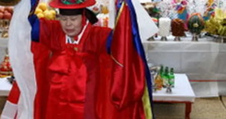 아들이 장가를 못가서 무당을 불러 굿한 썰.jpg