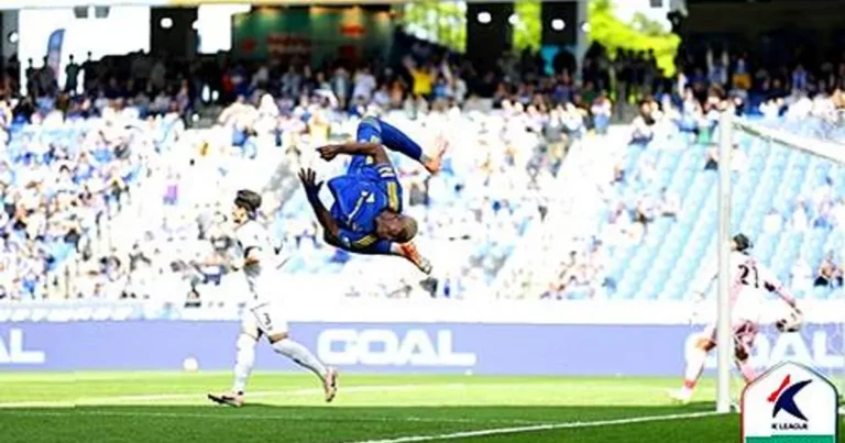 울산, 말컹 원맨쇼 앞세워 5골 폭격…서울 턱밑 맹추격 (종합)