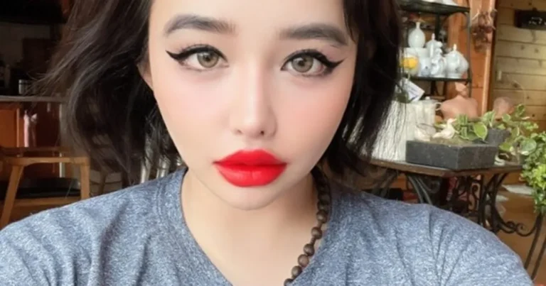 2NE1 박봄, 산다라박 저격 논란 후 첫 셀카 공개… “의미심장한 행보에 쏠린 눈길”