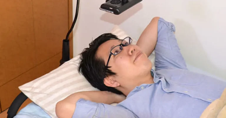 머리 위에 ”휴대폰 두고 자면 전자파 위험?” 진실은 바로 이거였습니다.