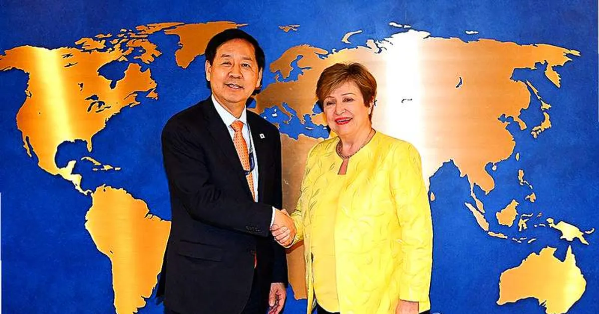 8bfd9a6fe9c9ce575055112958f3e622945d9d0864228bc028047fe8c8dfb306