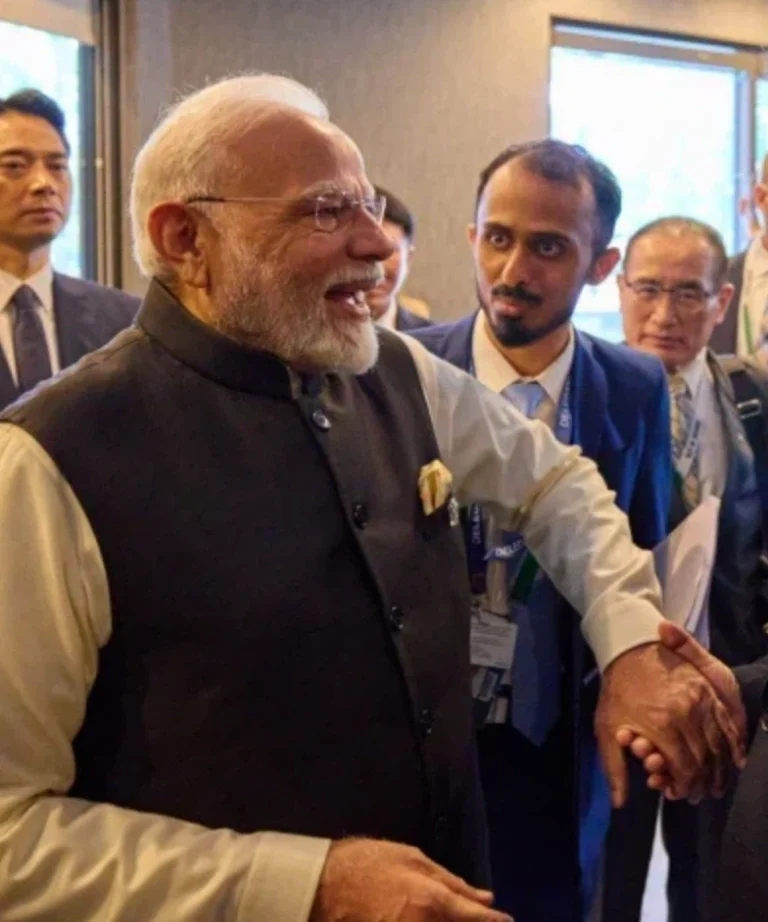 인도에서 왼손 악수의 뜻 ㅋㅋㅋ.jpg