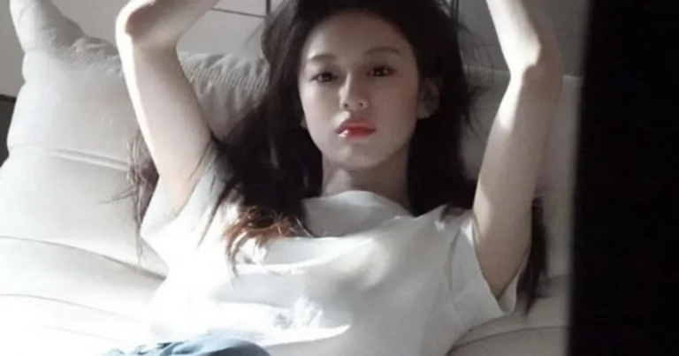 고윤정, 여의도 브랜드 행사 등장…’걸어다니는 인형’ 비주얼 화제