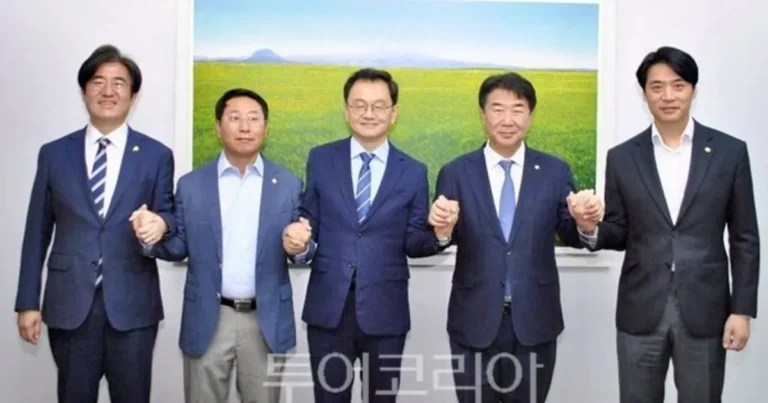 민경선 고양시장 후보 공천장 수령…“완벽한 압승으로 보답할 것”