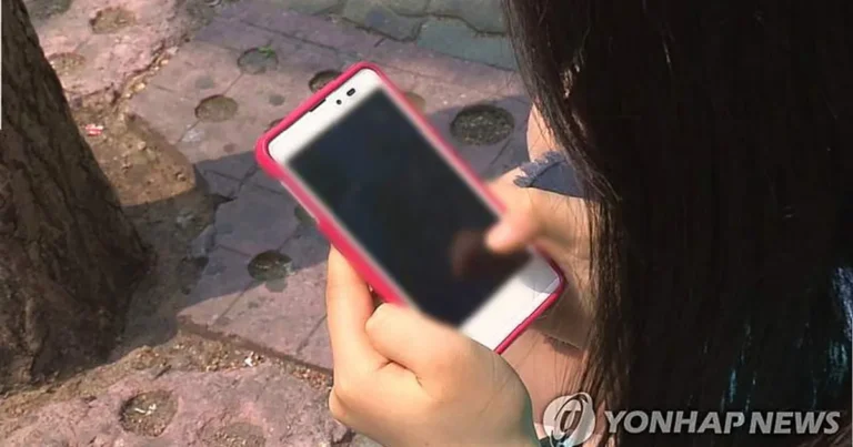 청소 안 되는 유해 콘텐츠…전 세계가 미성년자 SNS 차단 나섰다